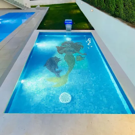 Am Mit Pool & Kinderpool - Leon's Homes * Медулин