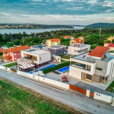 别墅 Am Mit Pool & Kinderpool - Leon's Homes 梅杜林