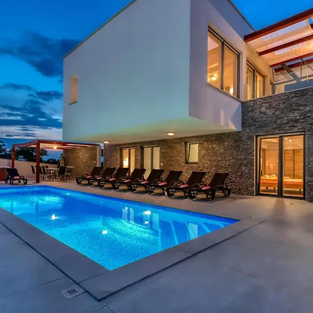 Villa Am Mit Pool & Kinderpool - Leon's Homes