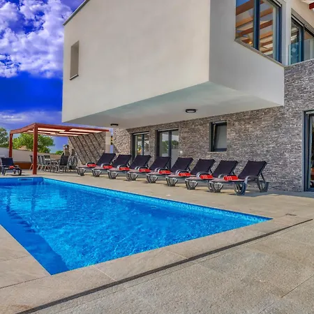 Am Mit Pool & Kinderpool - Leon's Homes Villa *