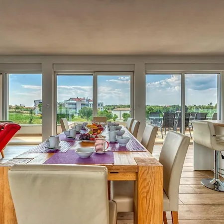 Am Mit Pool & Kinderpool - Leon's Homes Villa Medulin