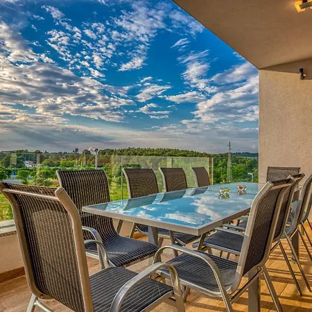 Vila Am Mit Pool & Kinderpool - Leon's Homes Medulin