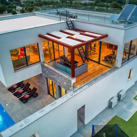 Willa Am Mit Pool & Kinderpool - Leon's Homes