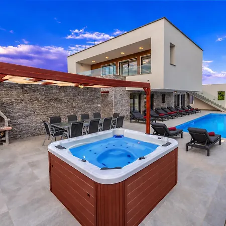 Am Mit Pool & Kinderpool - Leon's Homes Vila Medulin