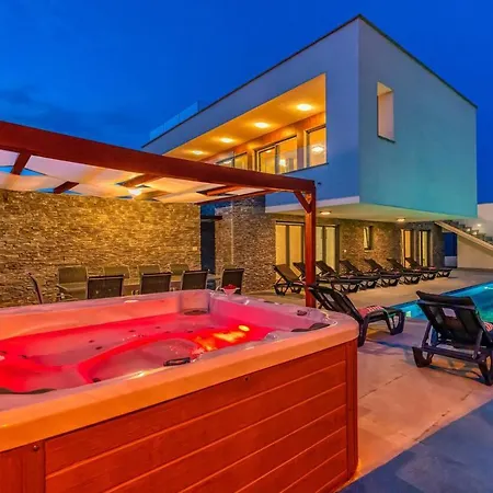 Willa Am Mit Pool & Kinderpool - Leon's Homes Medulin
