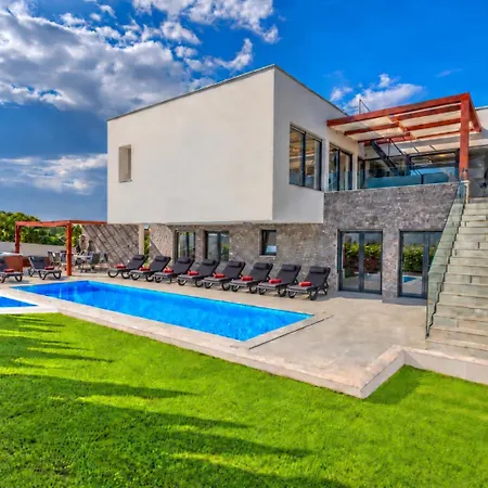 Am Mit Pool & Kinderpool - Leon's Homes Medulin
