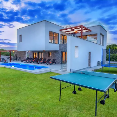 Am Mit Pool & Kinderpool - Leon's Homes * Medulin