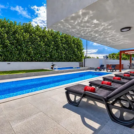 Vila Am Mit Pool & Kinderpool - Leon's Homes *