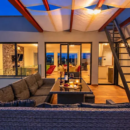 Am Mit Pool & Kinderpool - Leon's Homes Medulin