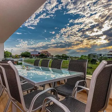 Am Mit Pool & Kinderpool - Leon's Homes Villa