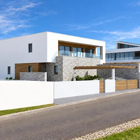 Am Mit Pool & Kinderpool - Leon's Homes