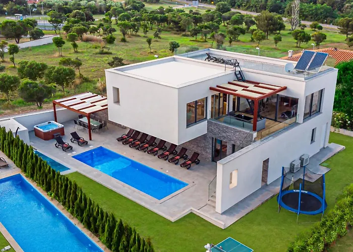 Am Mit Pool & Kinderpool - Leon's Homes Villa