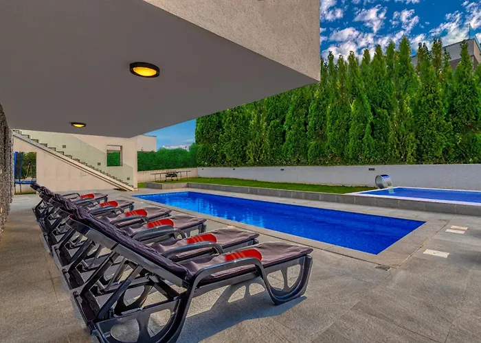 Villa Am Mit Pool & Kinderpool - Leon's Homes *