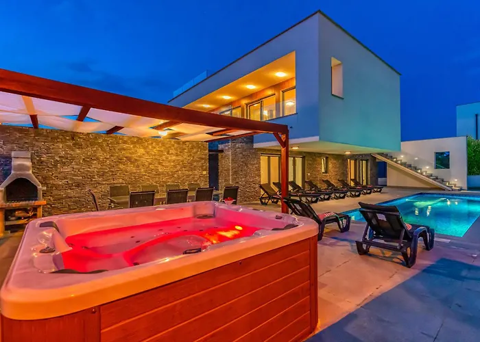 Am Mit Pool & Kinderpool - Leon's Homes Medulin