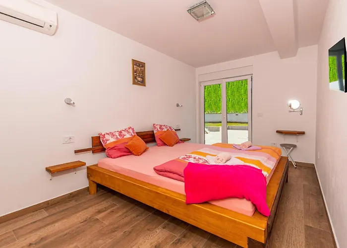 Am Mit Pool & Kinderpool - Leon's Homes Villa