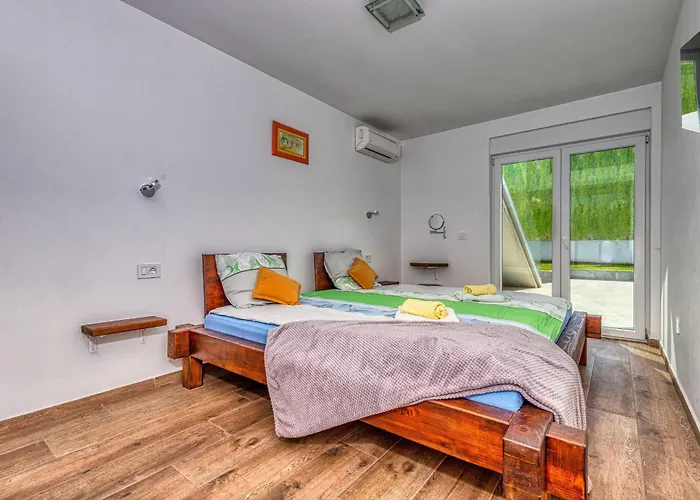 Am Mit Pool & Kinderpool - Leon's Homes Villa *