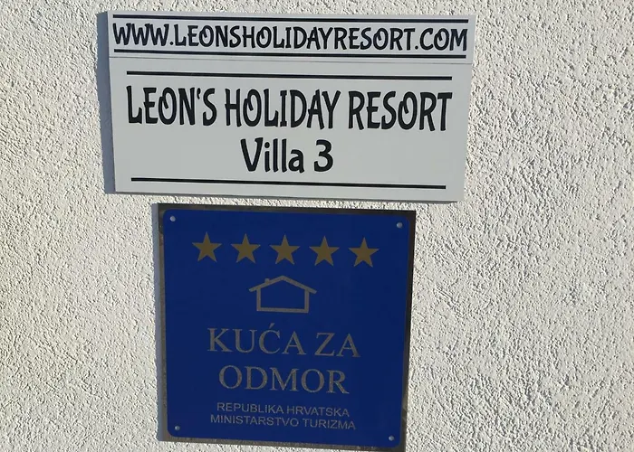 Am Mit Pool & Kinderpool - Leon's Homes Villa